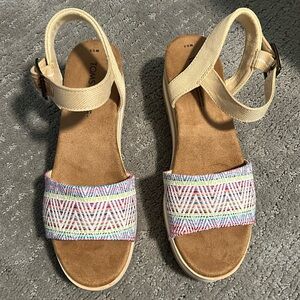 NWOB TOMS DIANA WEDGE SANDAL - MULTICOLOR